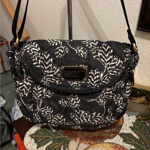 Marc by Marc Jacobs Black&White shoulderbag.Fold overflap,deepto bottomofbag.EUC